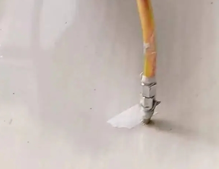 曲水瓷砖空鼓维修公司专业解答在瓷砖铺贴过程中，如果使用的砂料过粗（如全部使用了粗砂），可能会导致以下问题